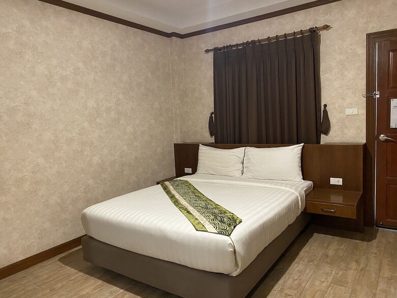 Hotel Roomquest Chonburi Laem Chabang