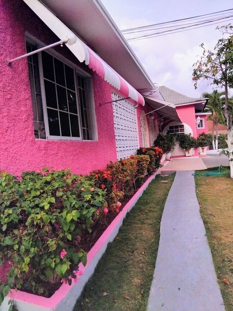 Bed & Breakfast 237 Bratton Ave