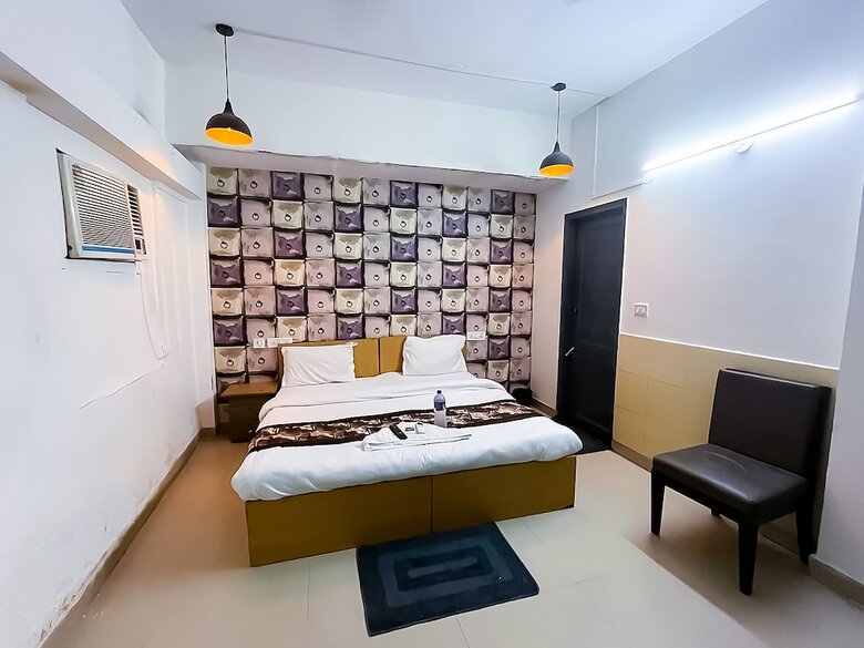 Hotel Roomshala 116 Krishna Villa