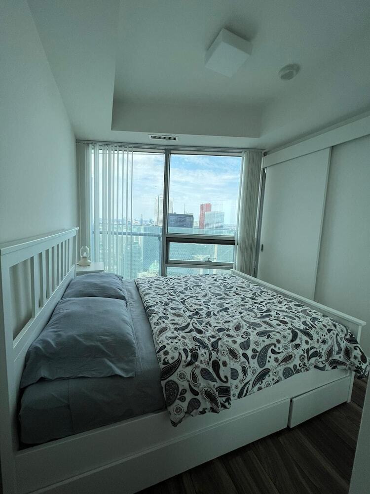 Hotel Ihost Suites Downtown Toronto