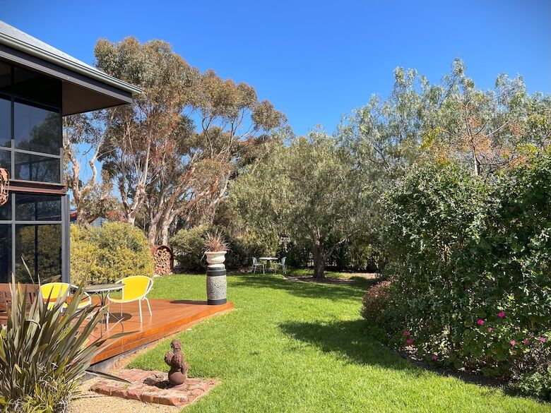 Bed & Breakfast Old Chaff Mill Retreat - - Luxury Vineyard Accommodation