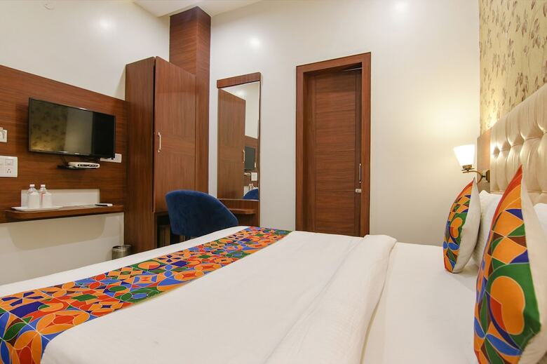 Fabhotel Golden City