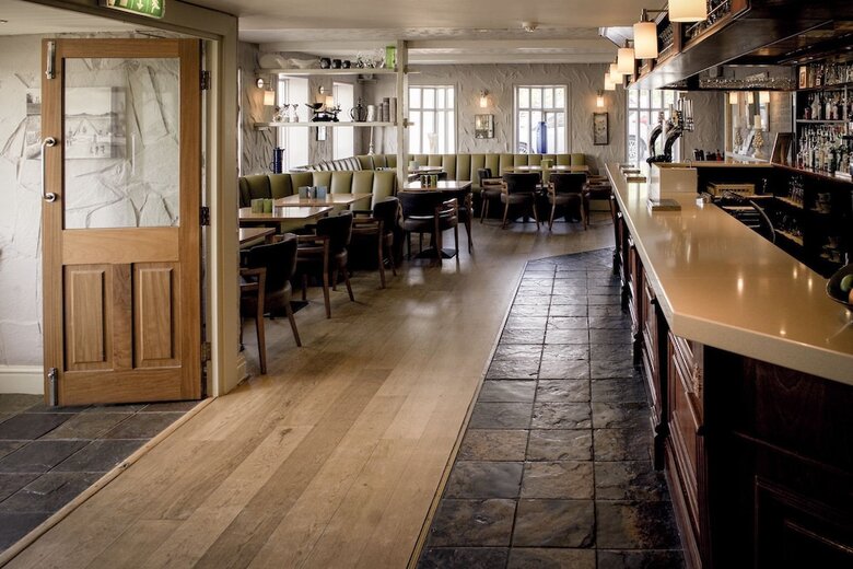 Posada Shard Riverside Hotel, Bar & Restaurant