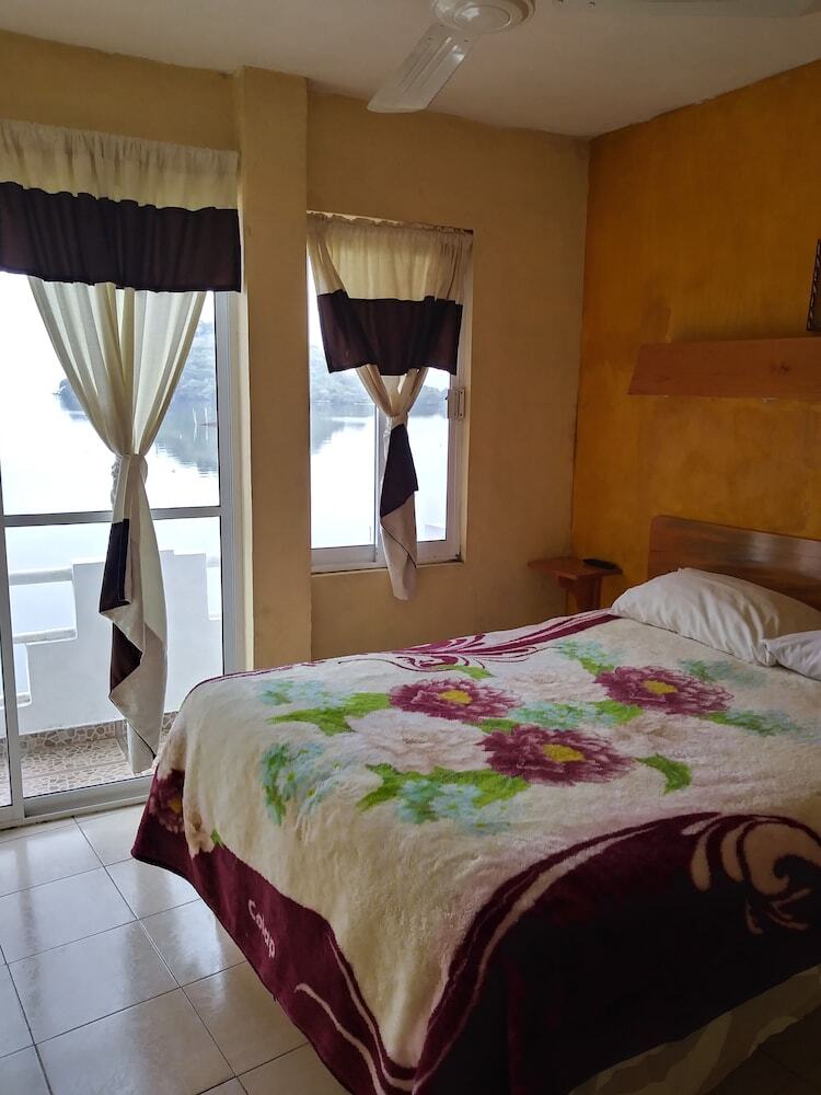 Hotel La Caba�a Del Lago
