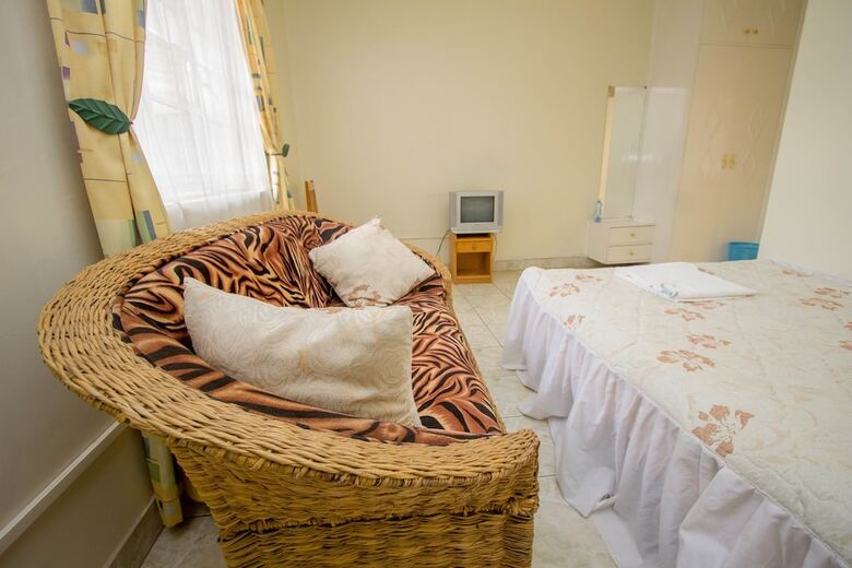 Harlequin Suites Hotel