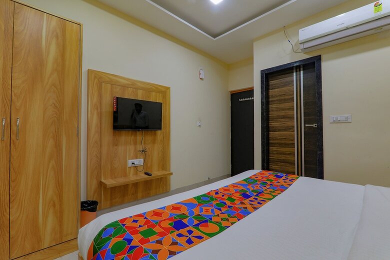 Fabhotel Super 3 Premium - 800m From Kashi Vishwanath Temple