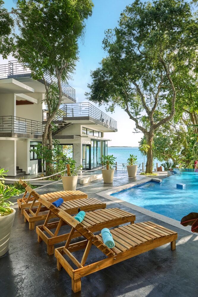 Cristalino Lagoon Front Hotel Restaurant & Spa