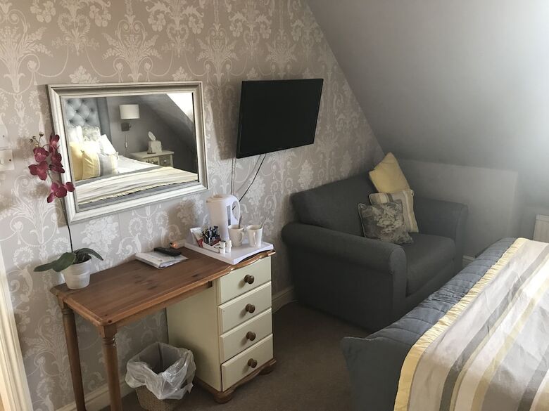 Hollies Guest House
