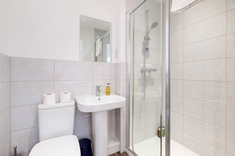 Modern 5 Bedroom 3 Bath Hse Aylesbury