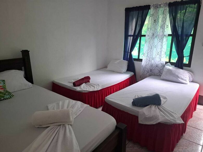 Bed & Breakfast Cabinas Tortuguero Natural
