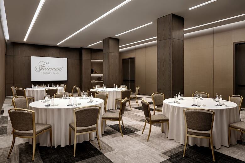 Hotel Fairmont Century Plaza Gold Experience
