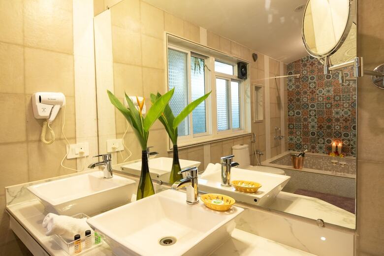 Hotel Sashas Holiday Village