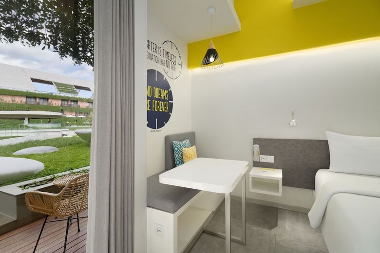 Yello Hotel Kuta Beachwalk Bali