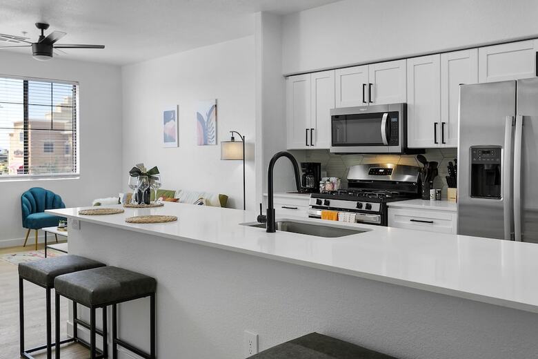 Aparthotel Two Glendale Cozysuites With Pool 2 & 9