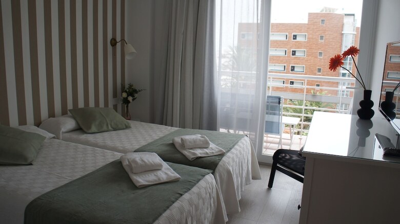 Aparthotel Apartamentos Calma Rentals