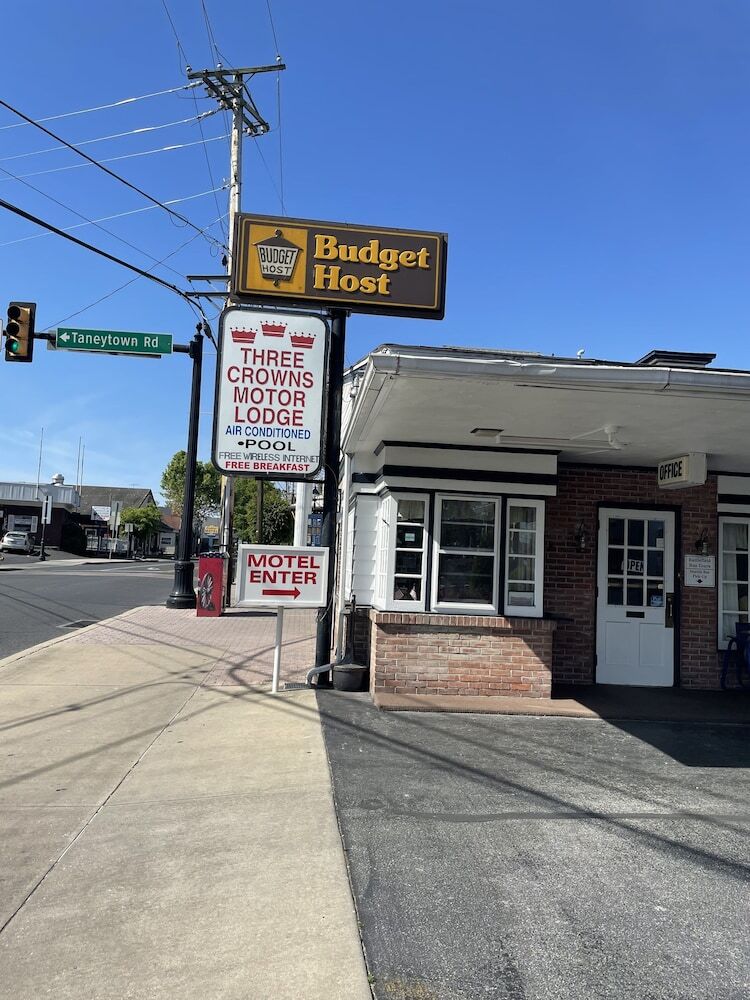 Budget Host Three Crowns Motor Lodge