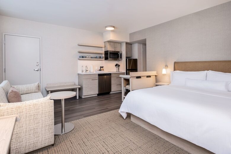 Hotel Element San Jose Airport