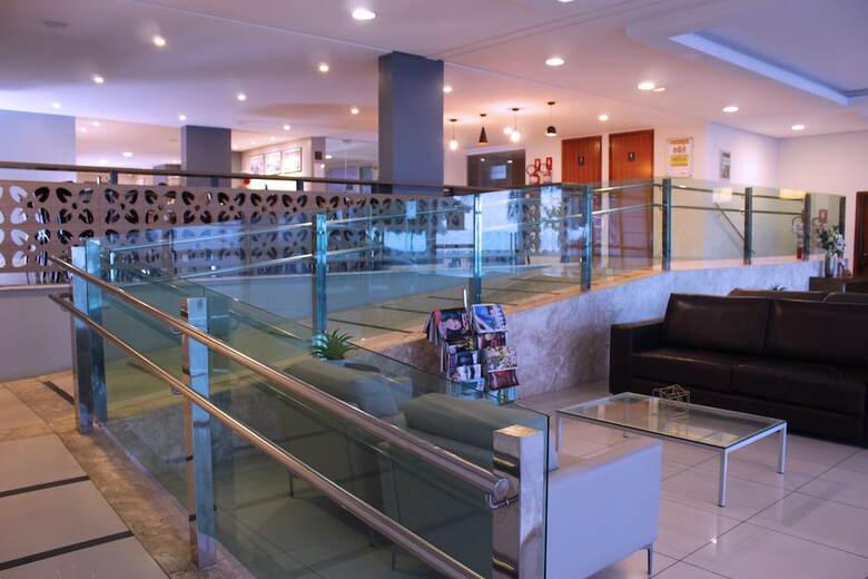 Happy Hotel Mana�ra