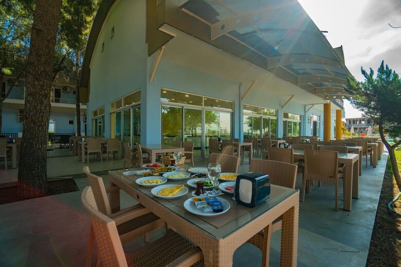 Prenses Sealine Beach Hotel