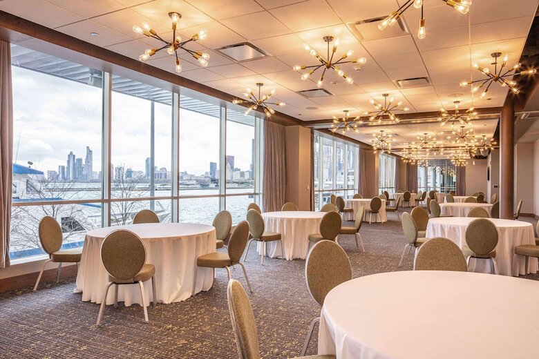 Hotel Sable At Navy Pier Chicago, Curio Collection By Hilton