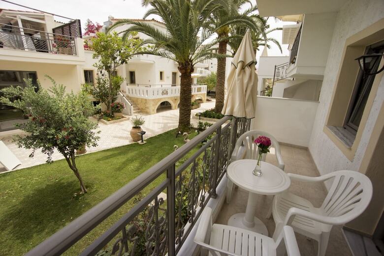 Flamingos Hotel