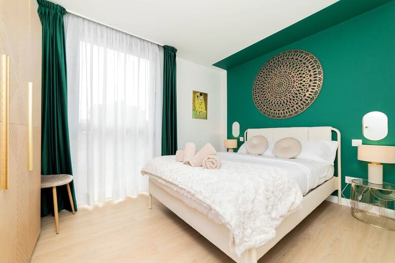 Hostal Aurora Stays By Charming