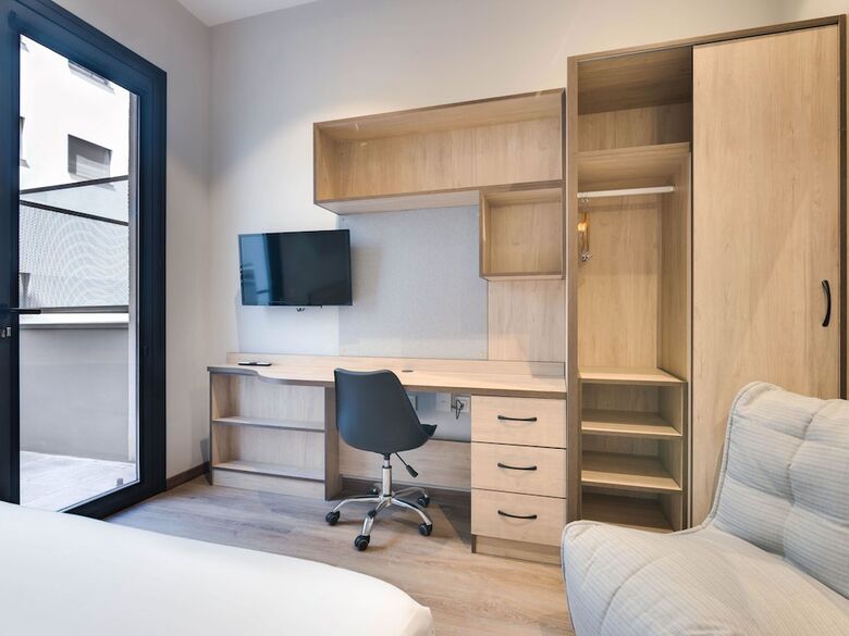 Hostal Livensa Living Studios Malaga Feria
