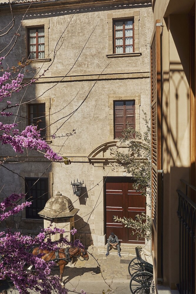 Hotel Vila Damunt Suites