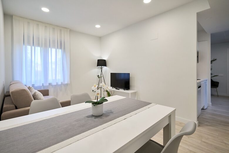 Aparthotel Ines Luna Suites