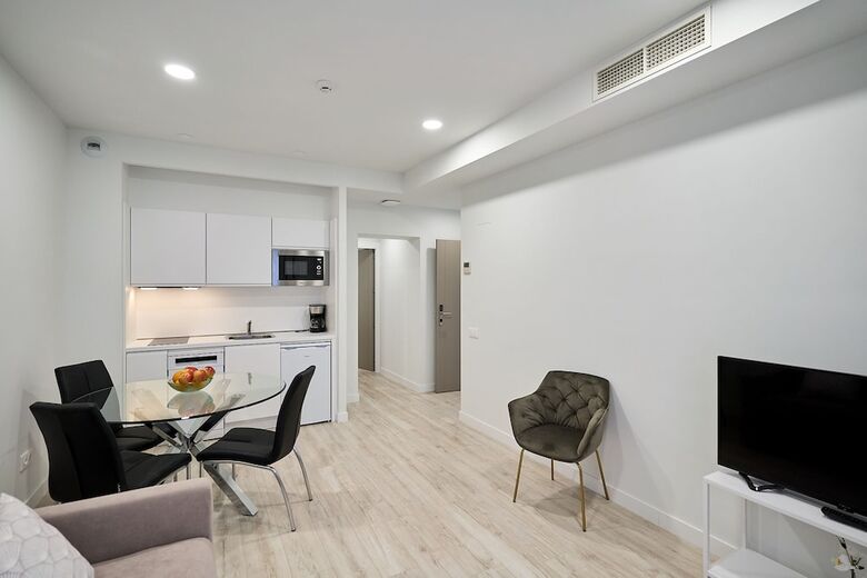 Aparthotel Ines Luna Suites