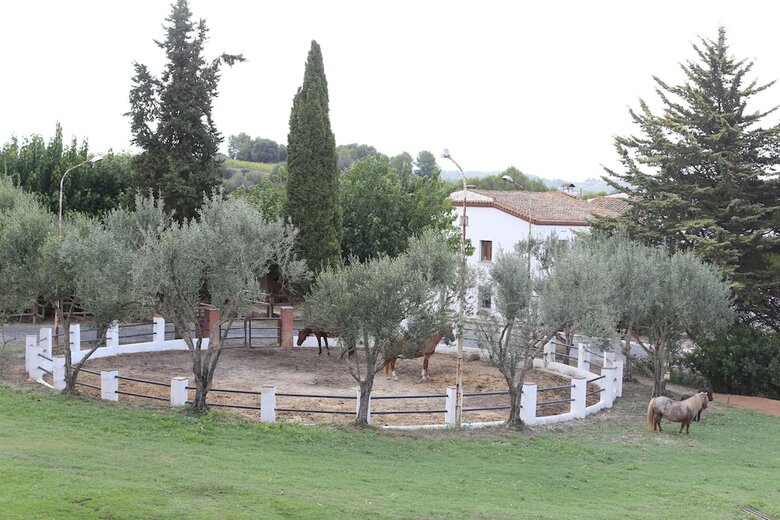Hotel Masia Can Rovira