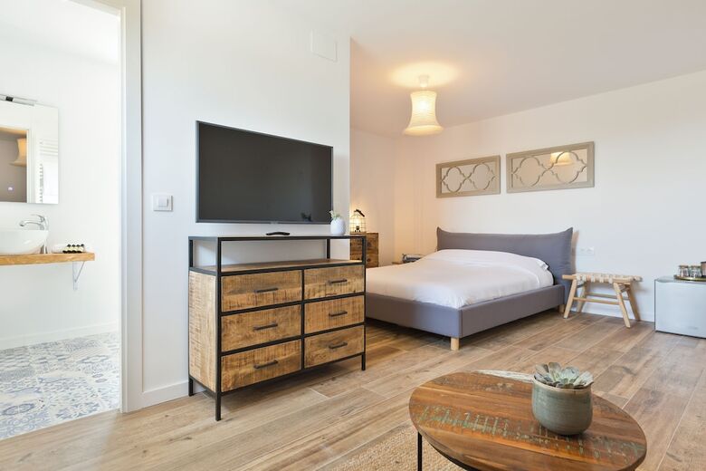 Hotel Masia Can Rovira