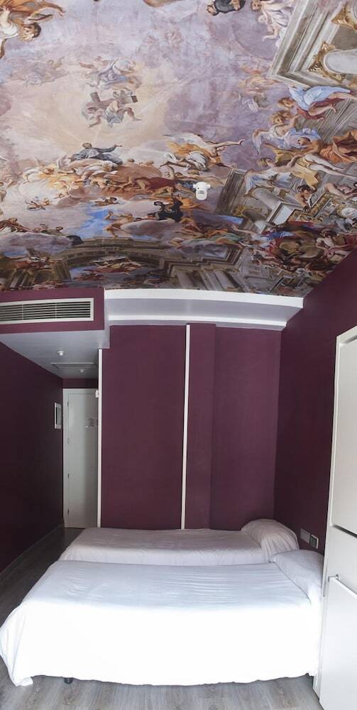 Hostal Revolutum Hostel