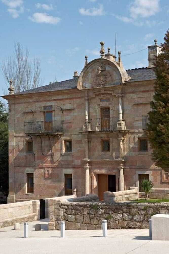 Hostal Albergue Monasterio De La Magdalena - Hostel