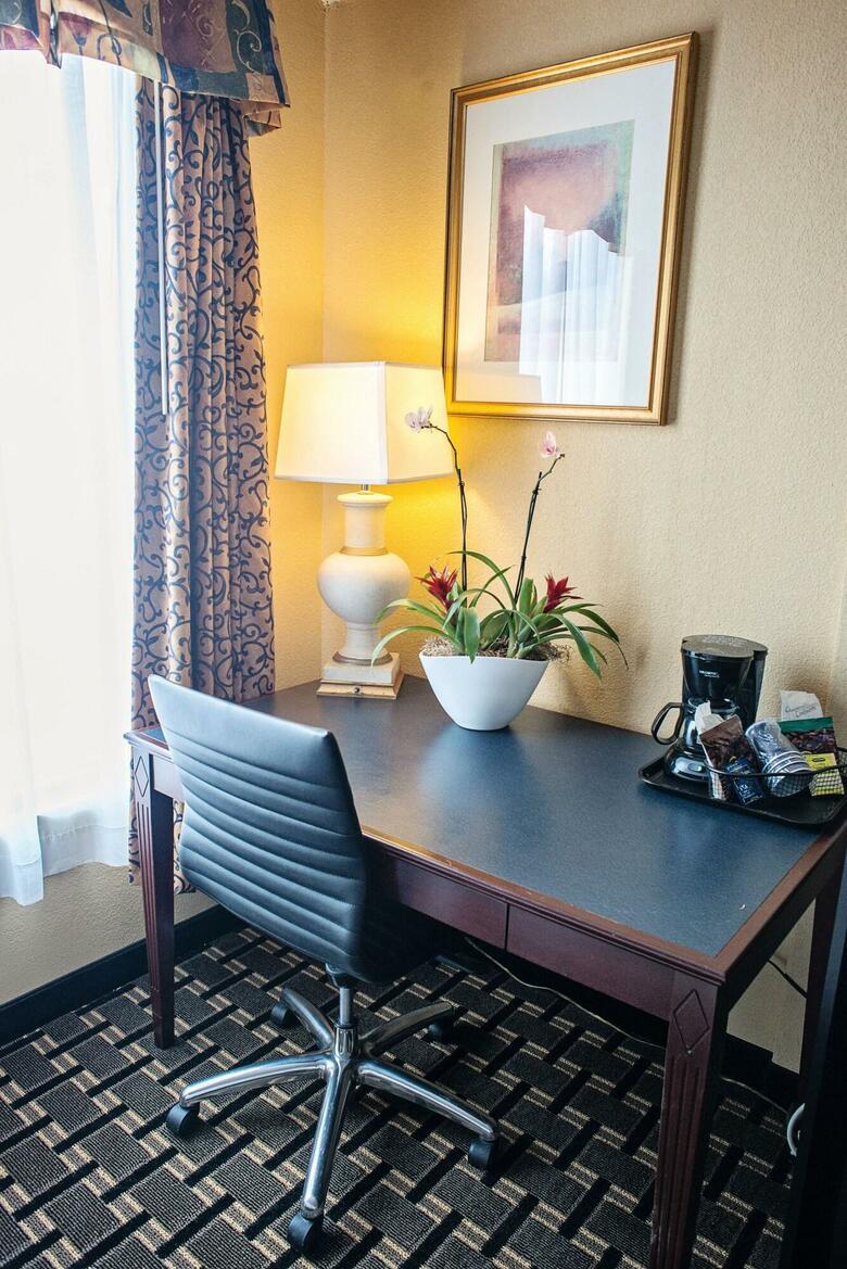 Clarion Hotel New Kensington