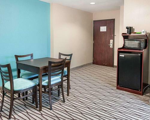 Hotel Quality Suites Sulphur