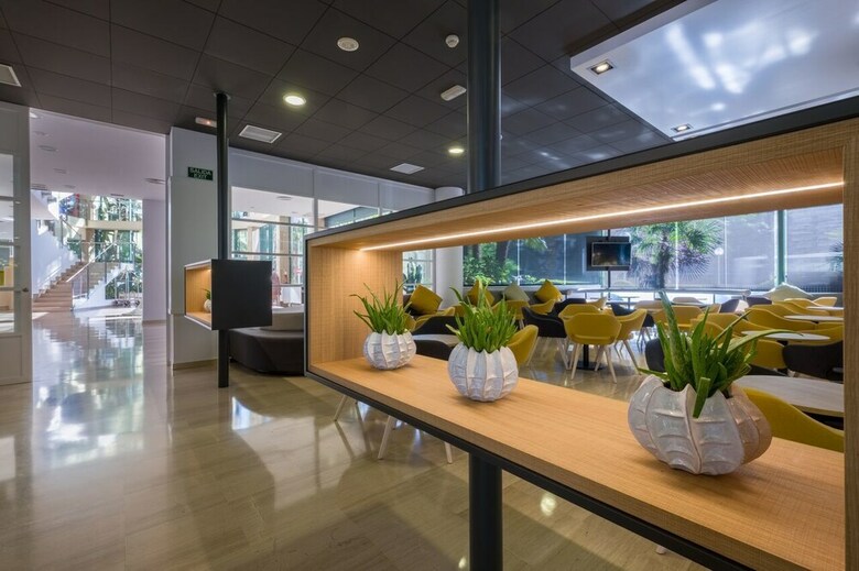 Hotel California Palace