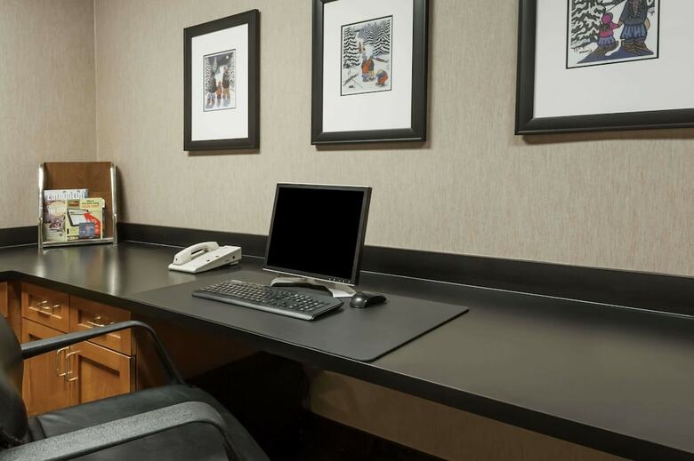 Hotel Wingate By Wyndham - Edmonton West