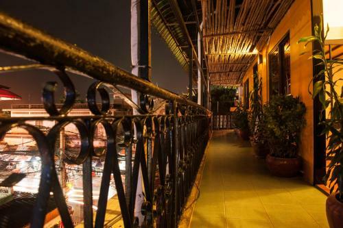 Hostal Top Banana Guesthouse & Rooftop Bar
