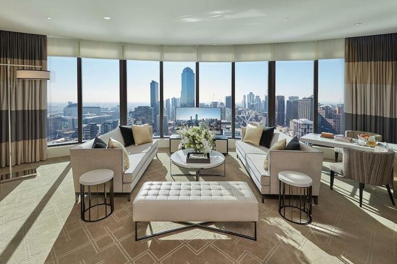 Hotel Crown Towers