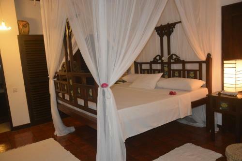 Bed & Breakfast Luna House Moyo Wa Dunia Ltd