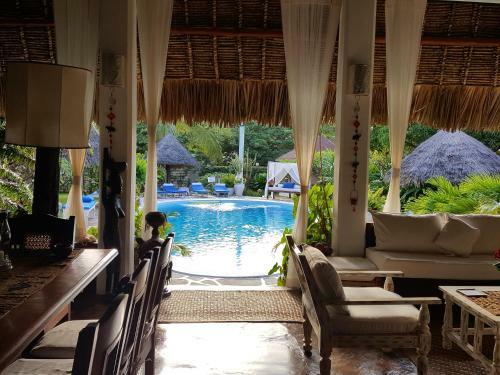 Bed & Breakfast Luna House Moyo Wa Dunia Ltd
