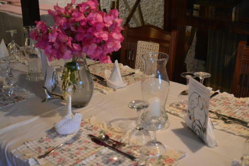 Bed & Breakfast Luna House Moyo Wa Dunia Ltd