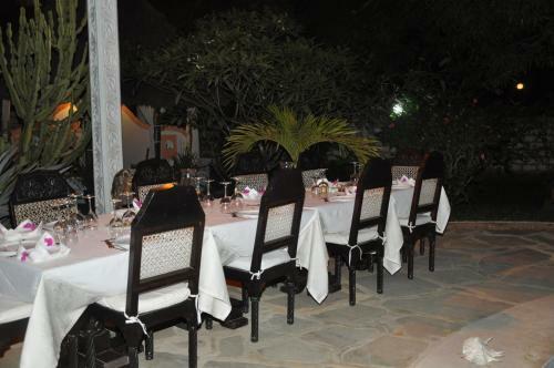 Bed & Breakfast Luna House Moyo Wa Dunia Ltd