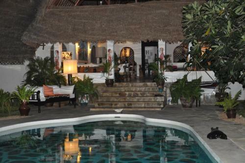Bed & Breakfast Luna House Moyo Wa Dunia Ltd