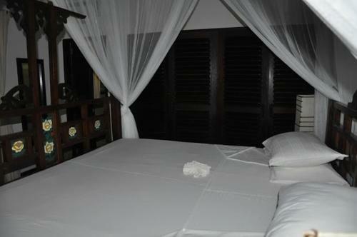 Bed & Breakfast Luna House Moyo Wa Dunia Ltd