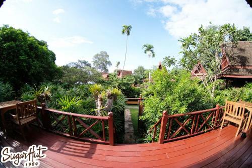 Hotel Sugar Hut Resort & Restaurant