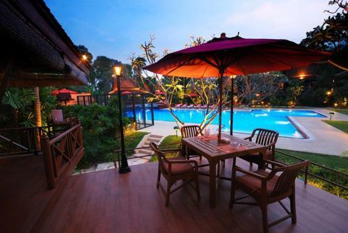 Hotel Sugar Hut Resort & Restaurant