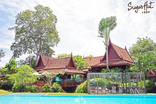 Hotel Sugar Hut Resort & Restaurant