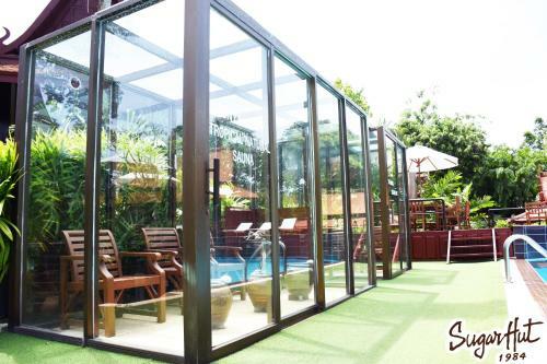 Hotel Sugar Hut Resort & Restaurant